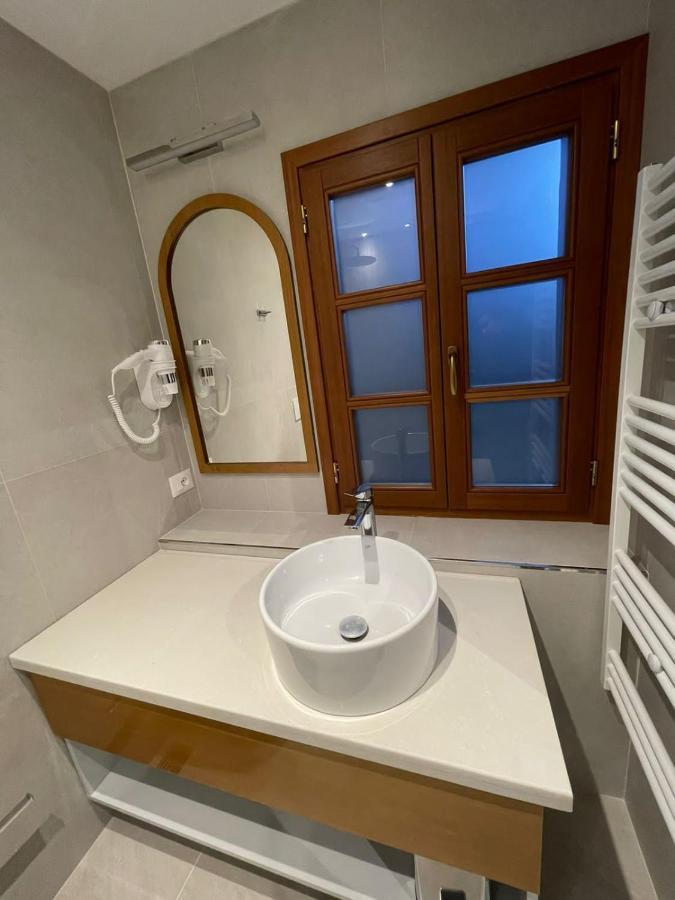 Palorto Traditional Hotel Gjirokaster Bagian luar foto