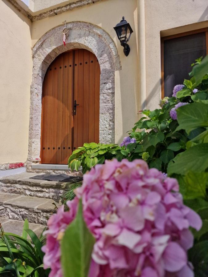 Palorto Traditional Hotel Gjirokaster Bagian luar foto