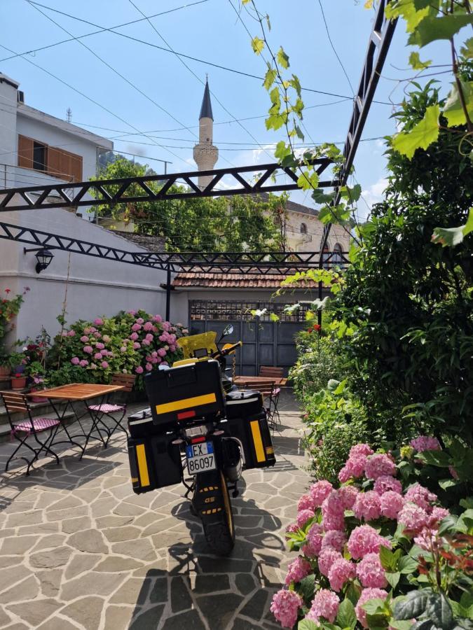 Palorto Traditional Hotel Gjirokaster Bagian luar foto